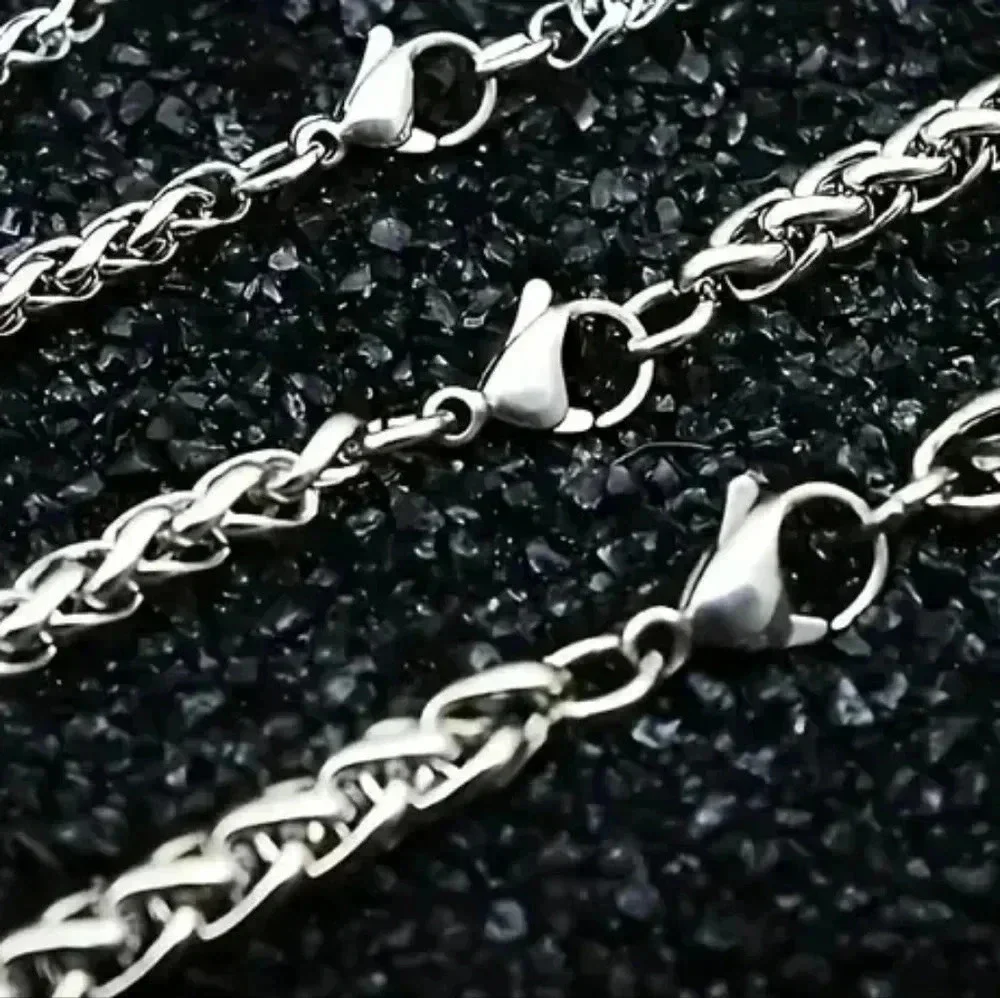 > One unisex stainless steel necklace Elegant